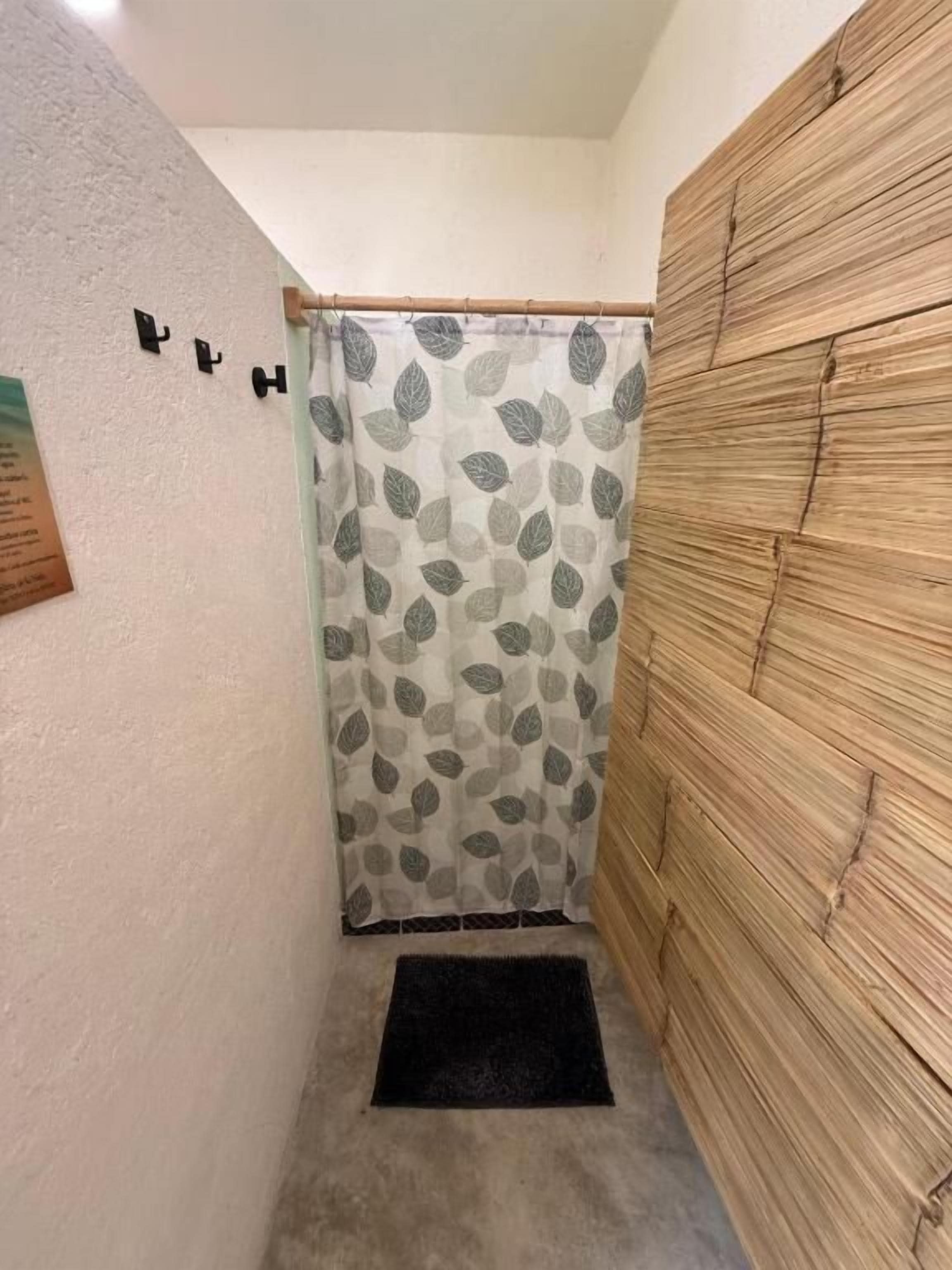 Cabaña junior, patio, vista al jardín | Baño