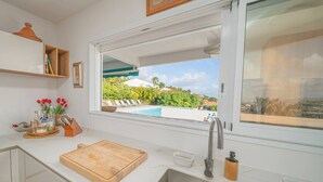 Private kitchen - Villa Lala, a chic getaway with a pool and ocean view (Case-Pilote)