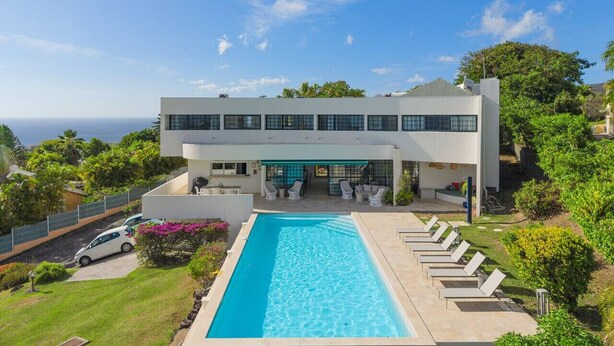 Pool - Villa Lala, a chic getaway with a pool and ocean view (Case-Pilote)