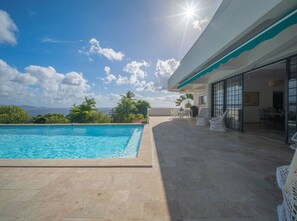 Pool - Villa Lala, a chic getaway with a pool and ocean view (Case-Pilote)