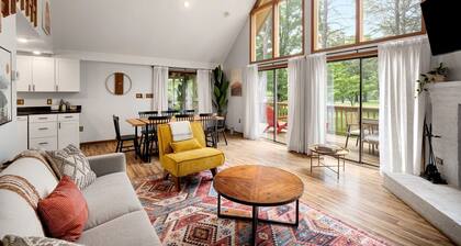 Pet Friendly A-frame with Hot-tub in Hedgesville, West Virginia