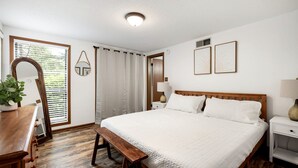 2 bedrooms, desk, iron/ironing board, WiFi
