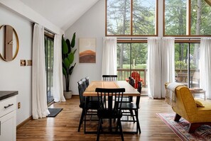 Dining - Pet Friendly A-frame with Hot-tub in Hedgesville, West Virginia (Hedgesville)