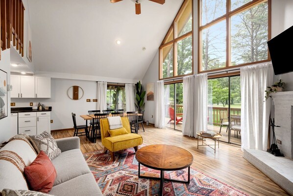 Living area - Pet Friendly A-frame with Hot-tub in Hedgesville, West Virginia (Hedgesville)