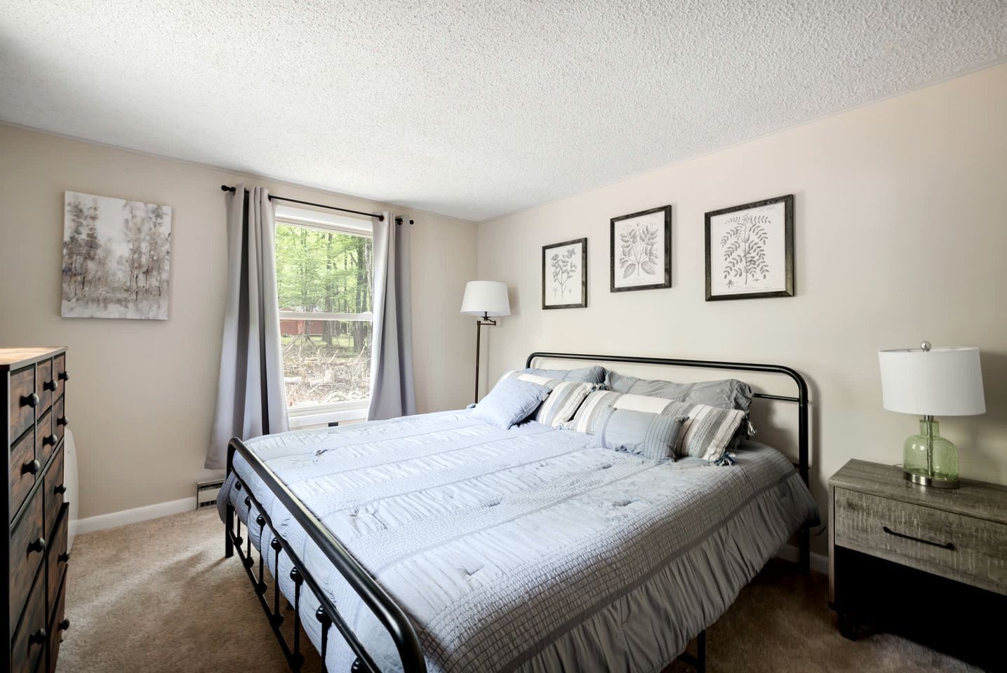 1 bedroom, desk, iron/ironing board, WiFi