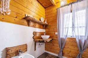 Dusche, Haartrockner, Bidet, Handtücher