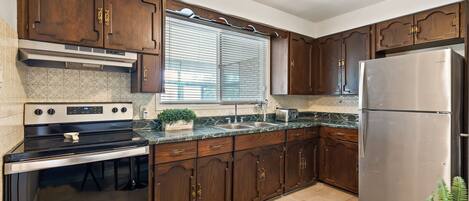 Coffee/tea maker, fridge, microwave, oven