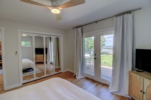 3 bedrooms, iron/ironing board, WiFi, bed sheets - Stunning Sunset Views on Round Lake - 3BR Lakefront Cabin with Sauna (Brainerd)