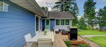 Stunning Sunset Views on Round Lake - 3BR Lakefront Cabin with Sauna
