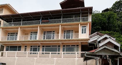 Stay in this serene quiet and calm place with majestic view near to mg marg.