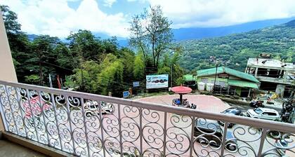 Stay in this serene quiet and calm place with majestic view near to mg marg.