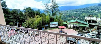 Stay in this serene quiet and calm place with majestic view near to mg marg.