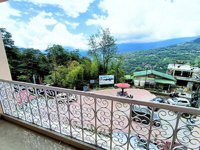 Stay in this serene quiet and calm place with majestic view near to mg marg.