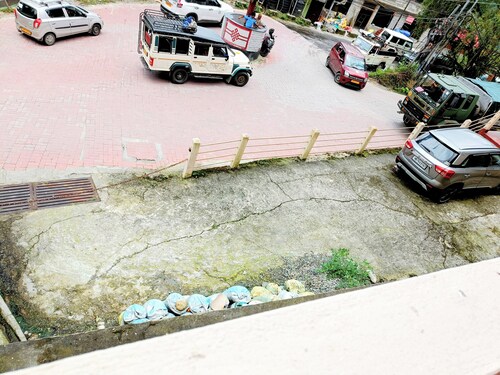 Stay in this serene quiet and calm place with majestic view near to mg marg.