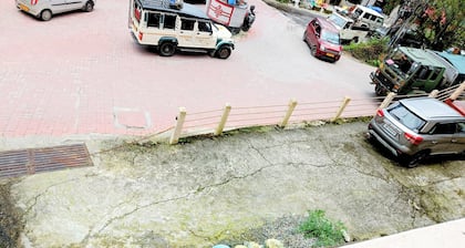 Stay in this serene quiet and calm place with majestic view near to mg marg.