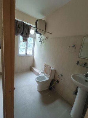 Shower, hair dryer, towels, soap - Stay in this serene quiet and calm place with majestic view near to mg marg. (Gangtok)