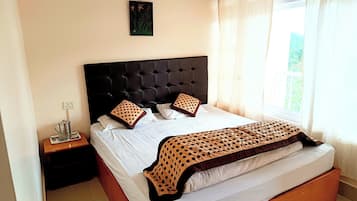 9 bedrooms, WiFi, bed sheets