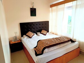 9 bedrooms, WiFi, bed sheets - Stay in this serene quiet and calm place with majestic view near to mg marg. (Gangtok)