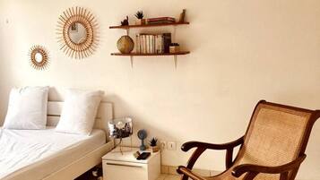 2 bedrooms, desk, iron/ironing board, WiFi