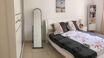 2 bedrooms, desk, iron/ironing board, WiFi