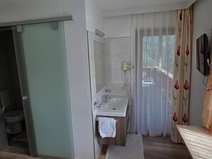Bathroom - Lovingly renovated, wonderful view. (Kappl)