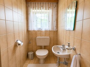 Bathroom - Stylishly renovated and panoramic view (Kappl)