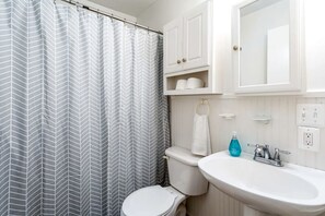 Hair dryer, towels, toilet paper - Cozy Cottage with Hot Tub, Fire Pit and Sunroom - Loaded with Modern Touches in Front Royal, VA (Front Royal)