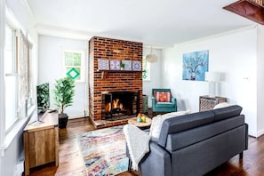 TV, fireplace