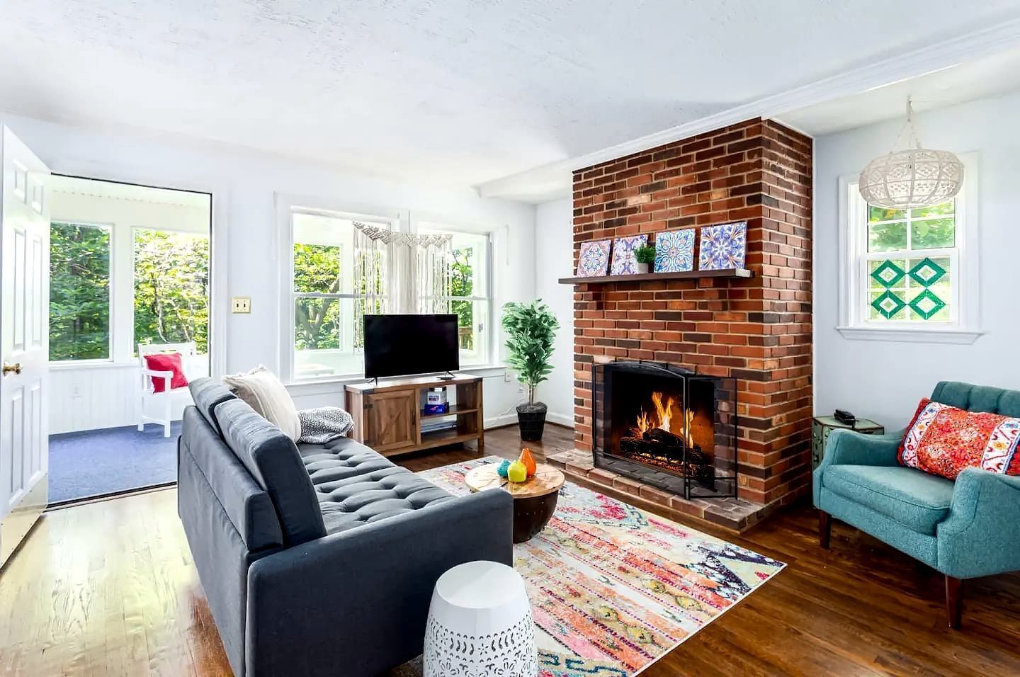 TV, fireplace