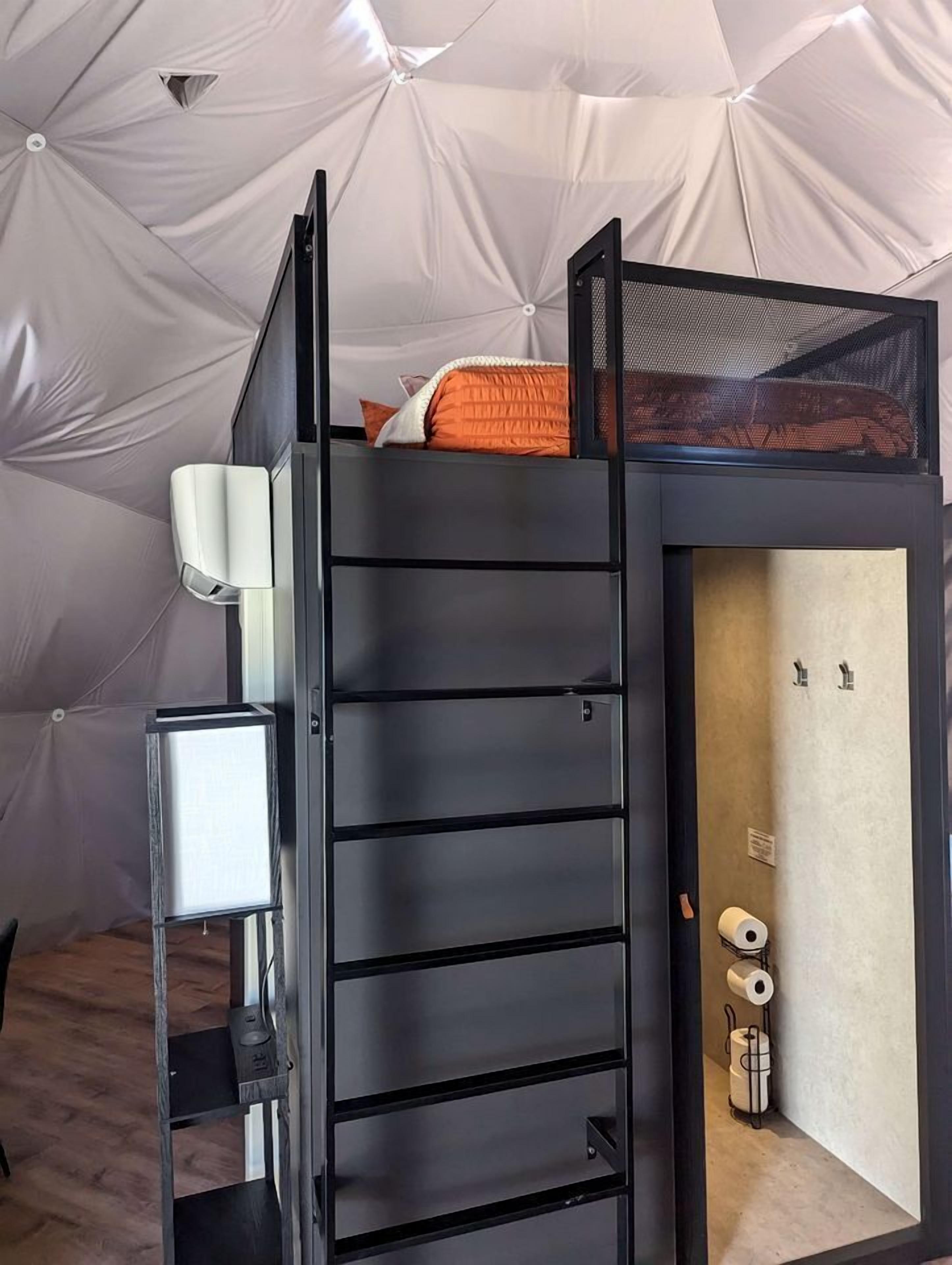 1 bedroom, travel cot, WiFi, bed sheets