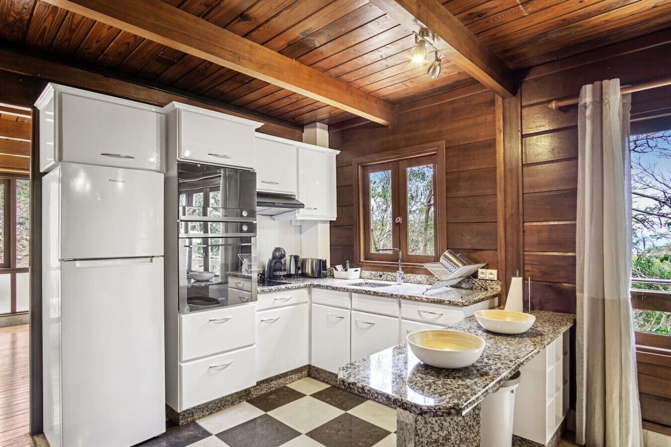 Coffee/tea maker, fridge, microwave, oven