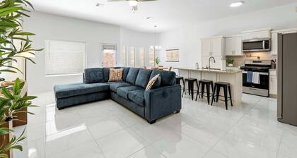 Desert Modern 3BR 2BA Home King Bed Smart TVs