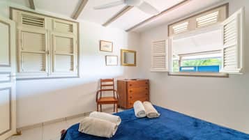 Desk, iron/ironing board, WiFi, bed sheets