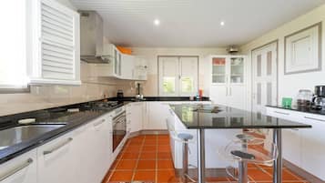 Coffee/tea maker, microwave, oven, dishwasher