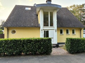 Exterior - Bed & Breakfast 'Studio Mel' with Balcony and Air Conditioning (Mülheim)