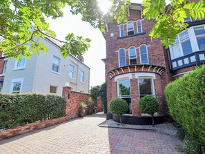 Exterior - Eaton House (Chester)