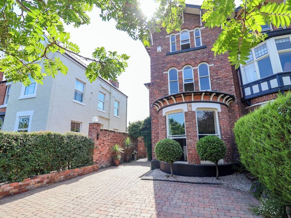 Eaton House - Chester
