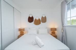 Desk, iron/ironing board, WiFi, bed sheets - Hibiscus Bay Apartment (Fort-de-France)