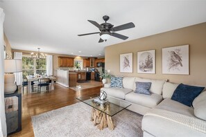 Living area - Hyco Lake Escape: Sleeps 14+PoolTable+Boat Dock (Leasburg)