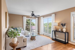 Living area - Hyco Lake Escape: Sleeps 14+PoolTable+Boat Dock (Leasburg)