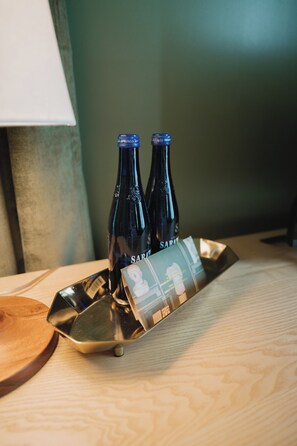 Two bottles of Saravasa wine on a tray with a coaster and a small card. - Canary Yellow Coffee and Boutique Shop Inn Suite - The Leaflet (Wilmington)