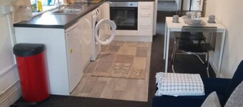 Clacton Accessible Flat w/ Wet Room Near Beach