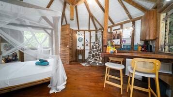 Desk, iron/ironing board, WiFi, bed sheets