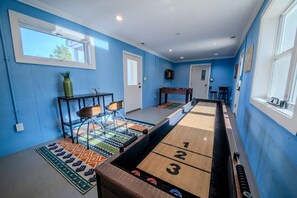 Games room - Waterfront River Cottage with Pool Dock Kayaks and Game Room in Hartfield Virginia (Topping)