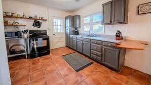 Private kitchen - Waterfront River Cottage with Pool Dock Kayaks and Game Room in Hartfield Virginia (Topping)