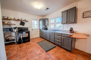 Private kitchen - Waterfront River Cottage with Pool Dock Kayaks and Game Room in Hartfield Virginia (Topping)