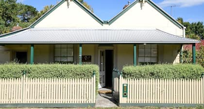 Wonderful Cabin with Fireplace in Daylesford, Victoria