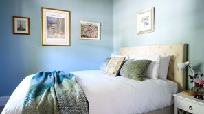 2 habitaciones, escritorio, tabla de planchar con plancha y wifi 