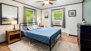 1 habitación, escritorio y ropa de cama 