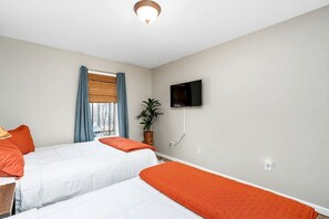 3 chambres, fer et planche à repasser, Wi-Fi, draps fournis